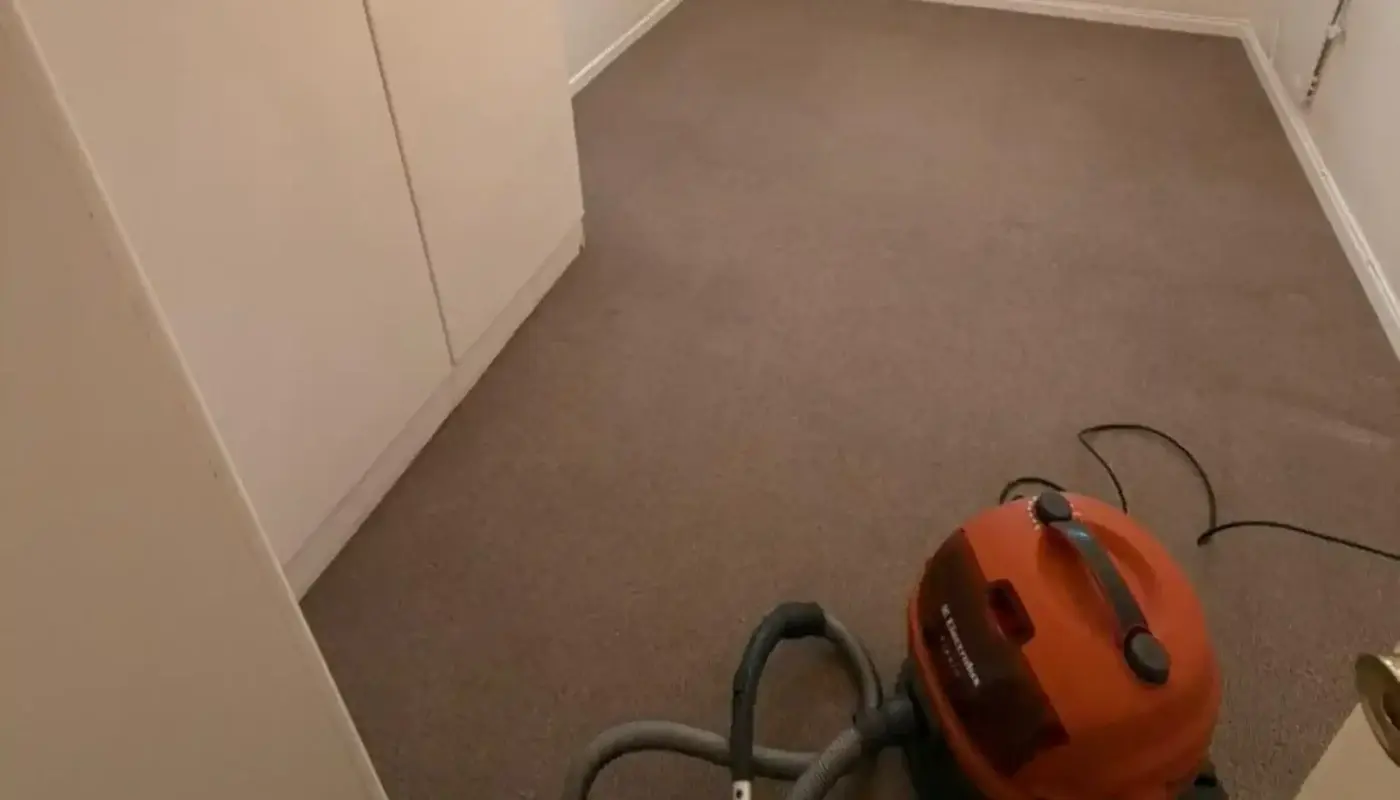 Deep cleaning fitted carpet in a home