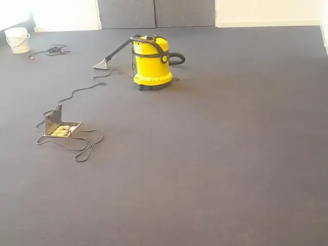 Residential fitted carpet deep cleaning